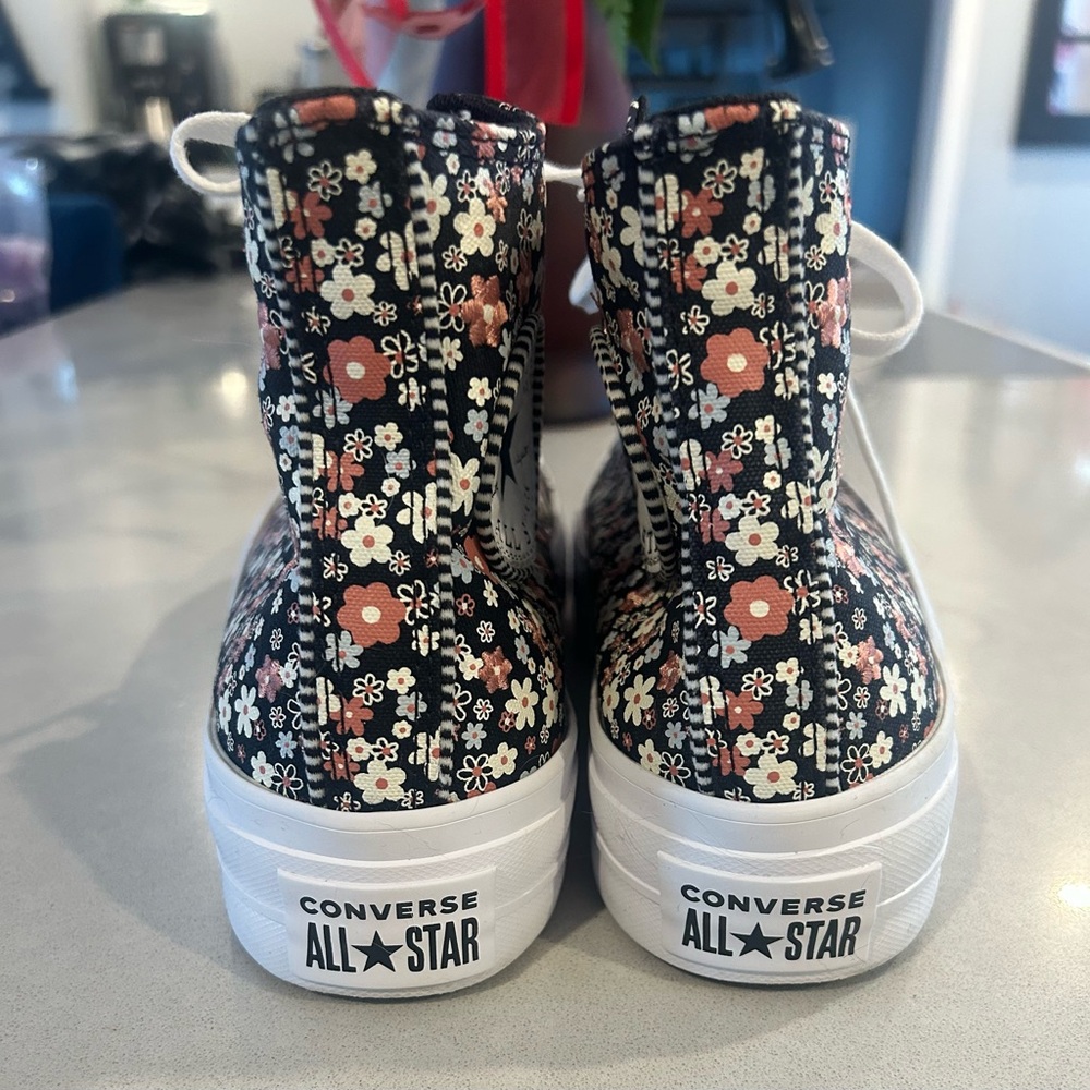 Converse Stylish Floral Platform High-Top Sneakers - Picture 4 of 7